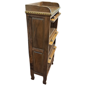 livreiro-3-portas-cast-médio(3)-1744831094