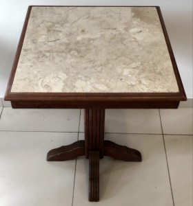 mesa-quadrada-com-tampo-de-marmore-4-1629743656